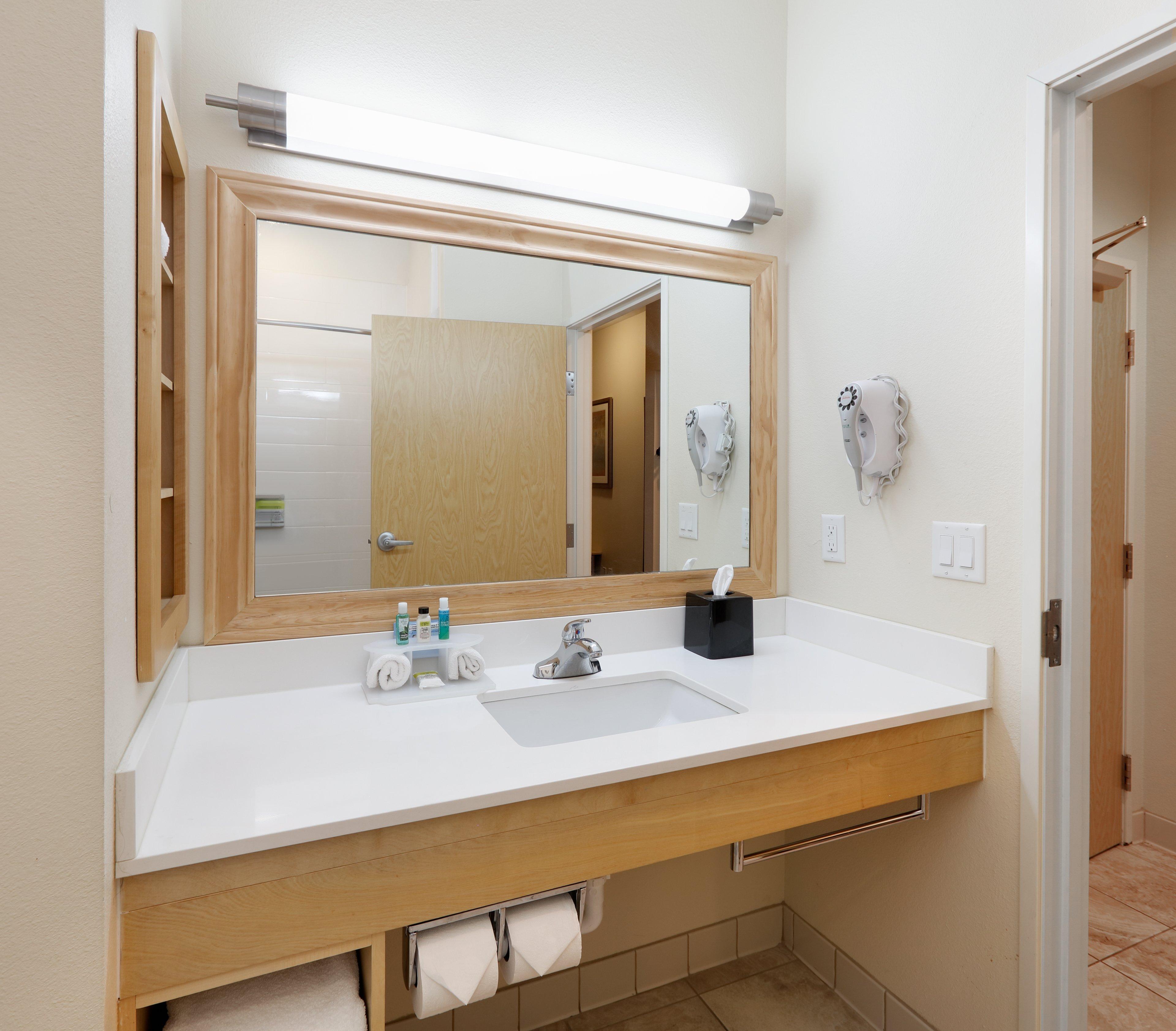 Express & Brooks Base By Ihg Hotel 3*